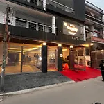 Hotel Grey Sky