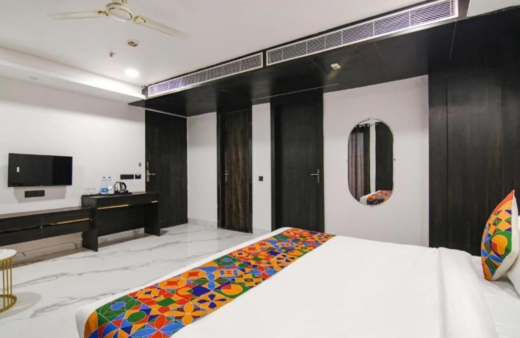 Grey Sky Hotel 3*
