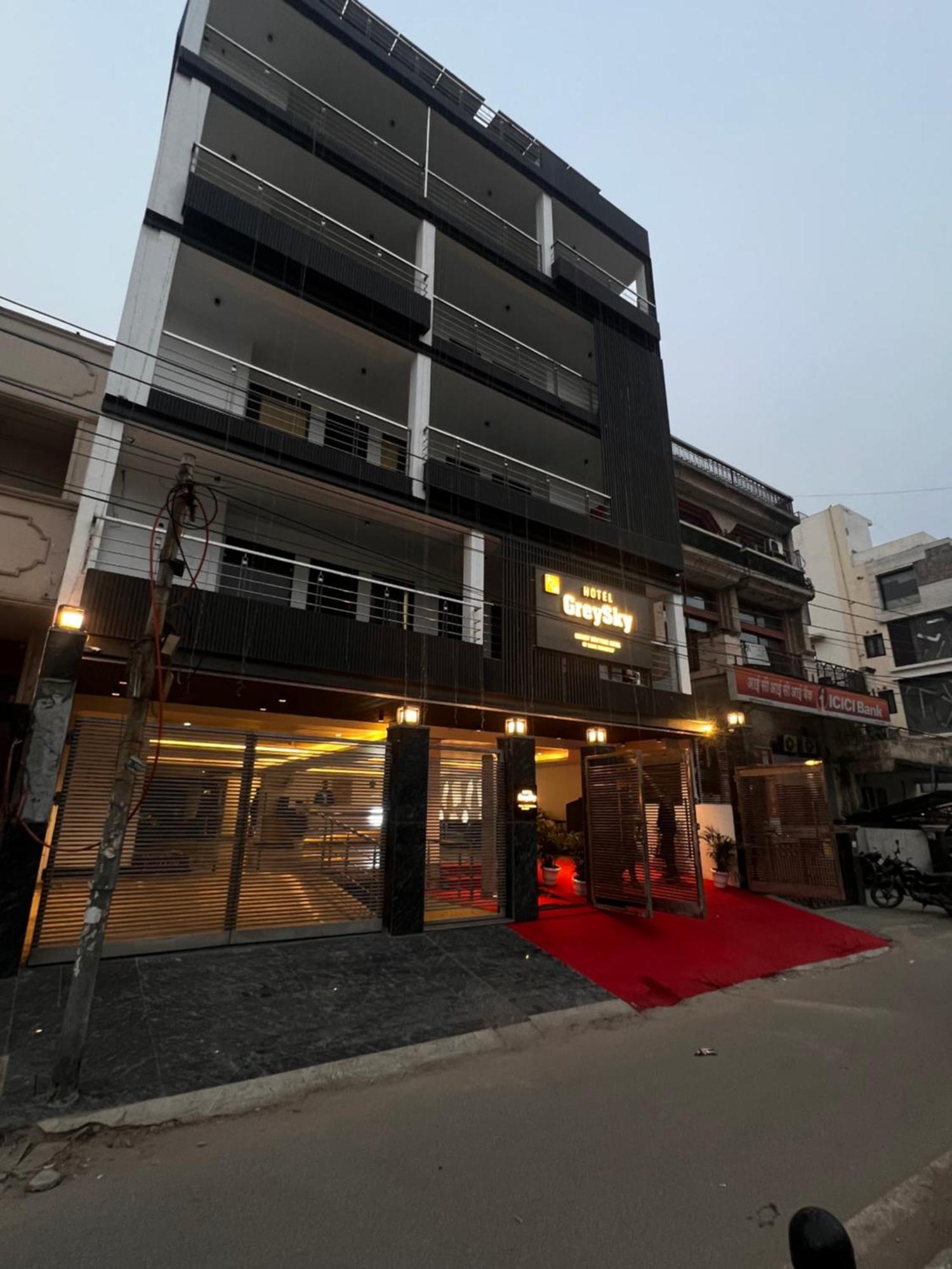 Hotel Grey Sky